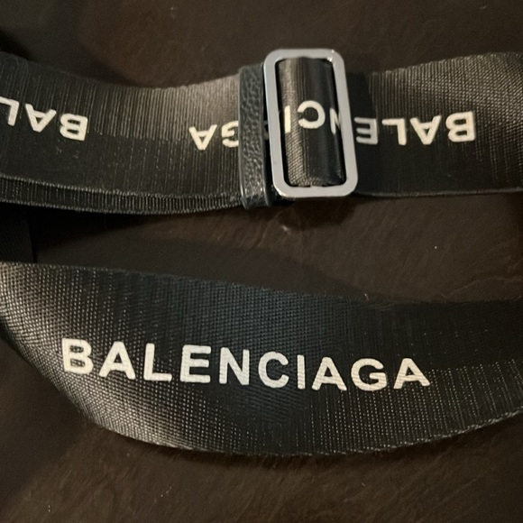 Sling bag with detachable and adjustable strap - Picture 2 of 7